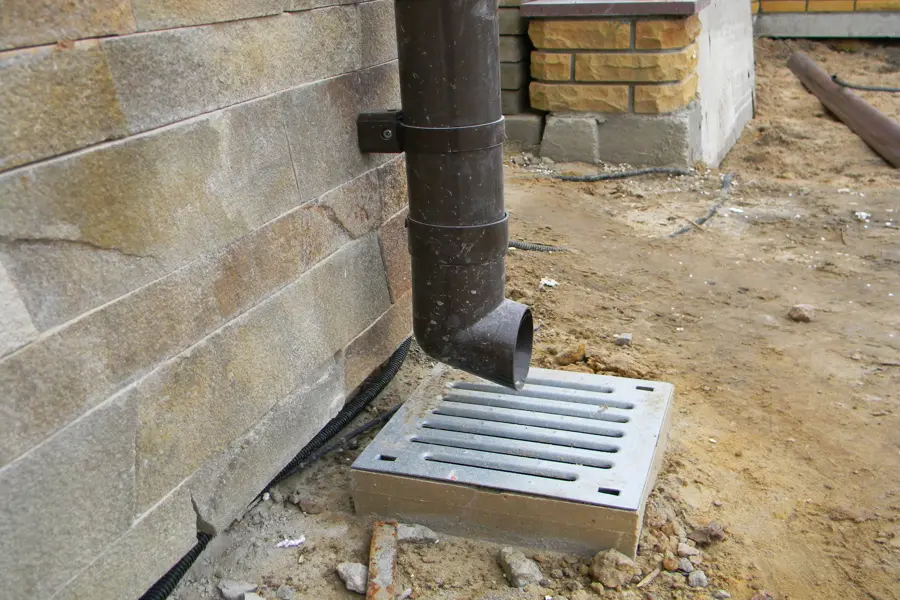 How Downspout Placement Affects Water Drainage in Pflugerville, TX